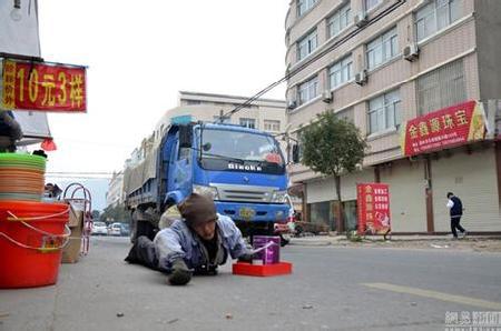 央視曝光 乞討要飯對好心人說“你管我干嘛?”